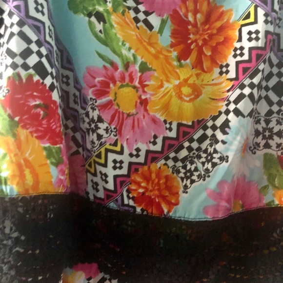 Women’s Floral Romper (Med) - Picture 4 of 7